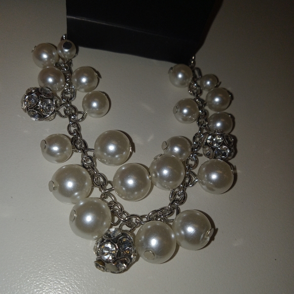 Stretch Rings Grey Faux Pearl Rhinestone Ring and Bracelet set. - Picture 5 of 7